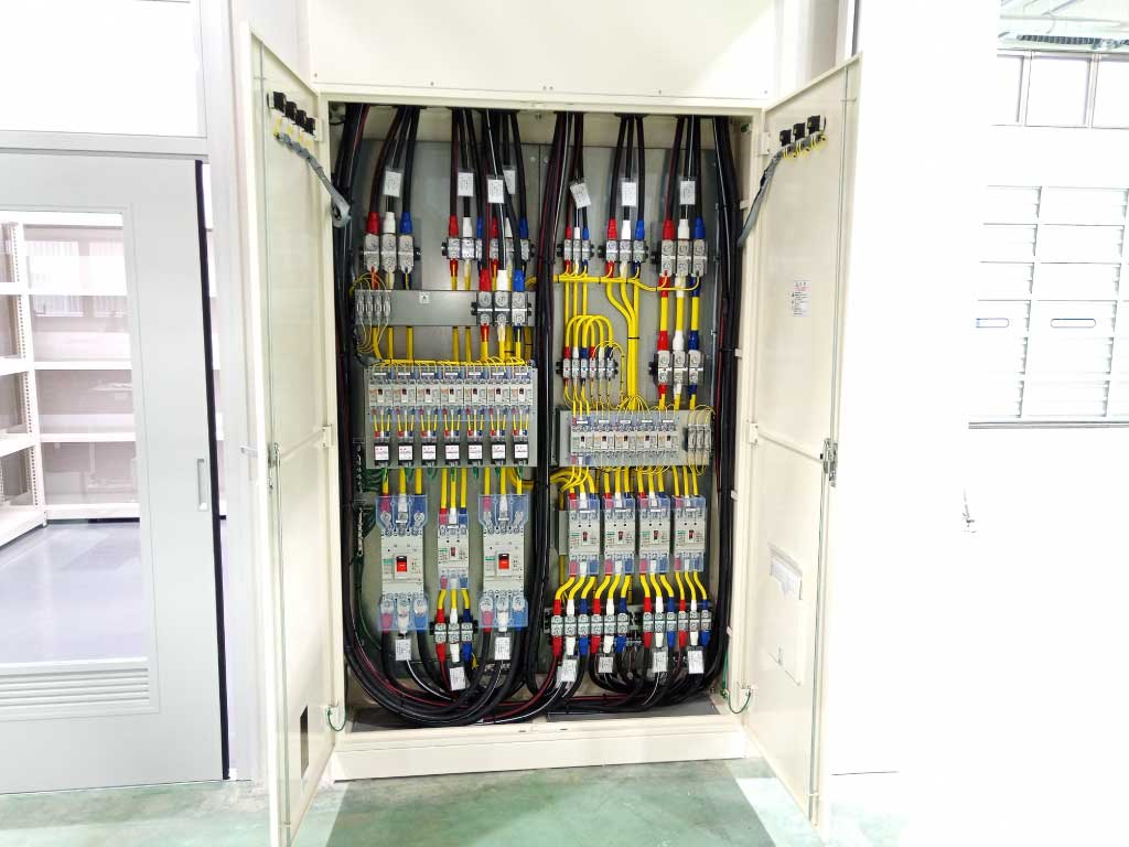 集合写真（会社前にて）