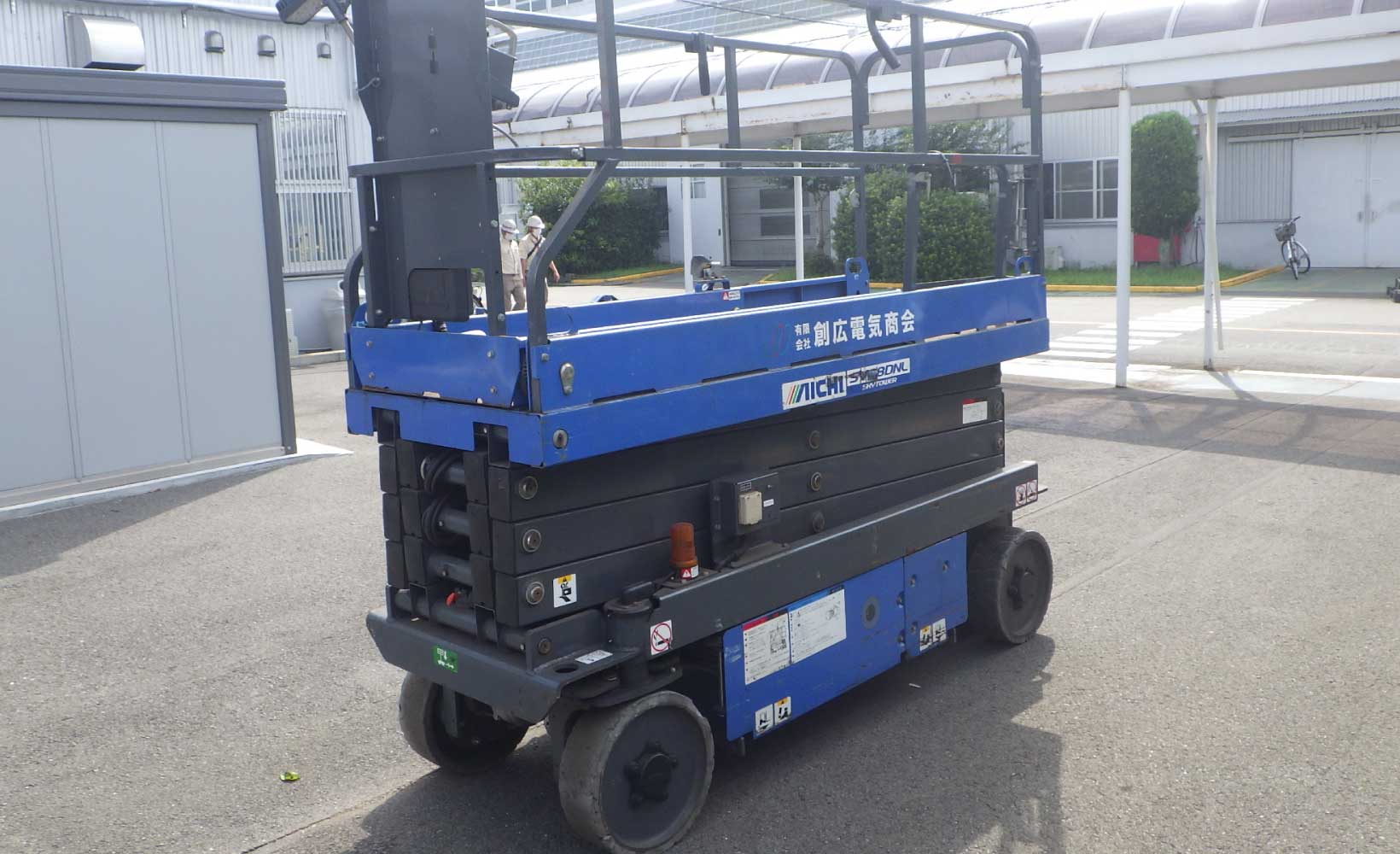 高所作業車（シザーリフト式）